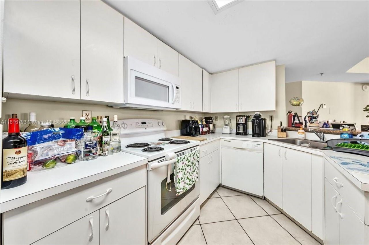 2351 Douglas Rd, Unit 1204, Miami, FL 33145 Photo