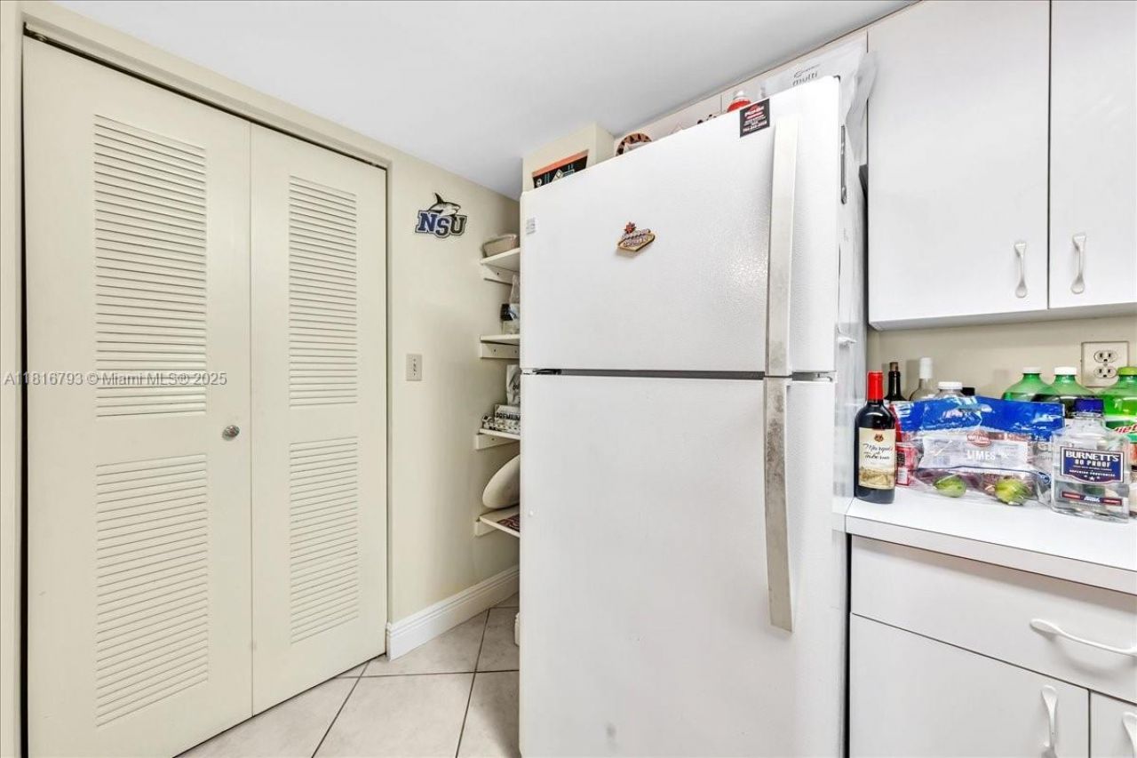 2351 Douglas Rd, Unit 1204, Miami, FL 33145 Photo