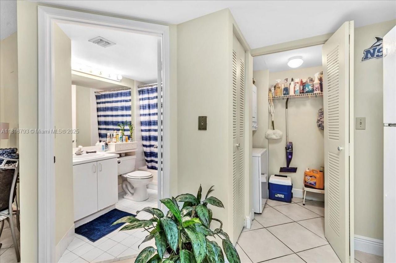 2351 Douglas Rd, Unit 1204, Miami, FL 33145 Photo