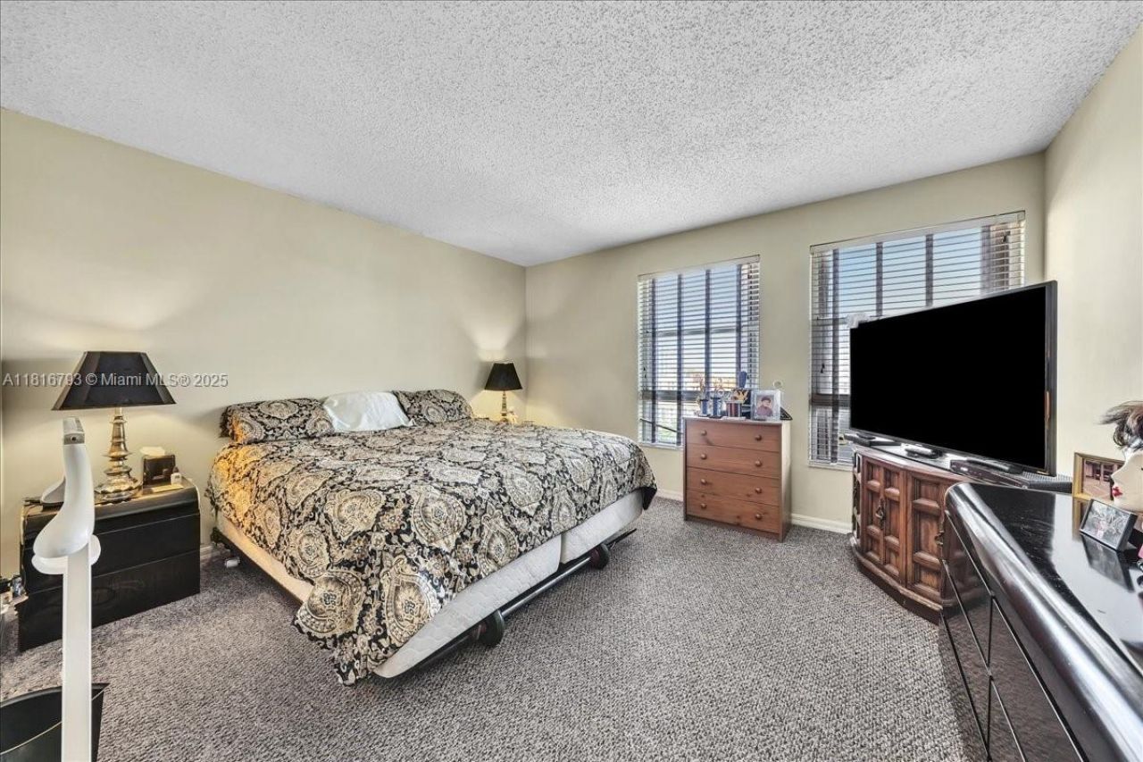 2351 Douglas Rd, Unit 1204, Miami, FL 33145 Photo