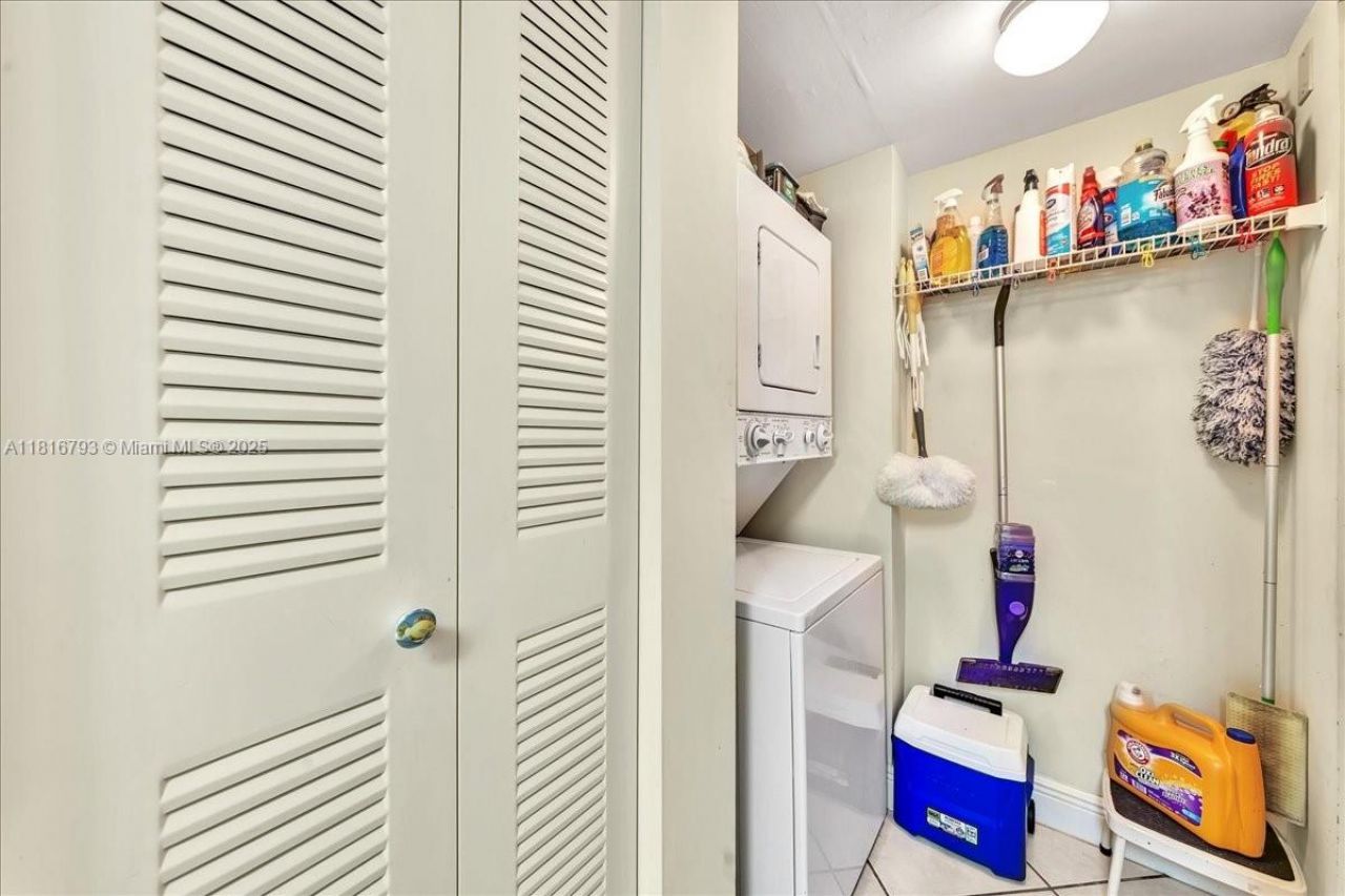 2351 Douglas Rd, Unit 1204, Miami, FL 33145 Photo