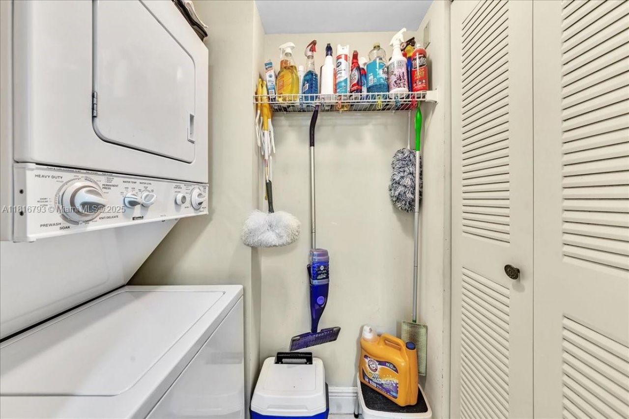 2351 Douglas Rd, Unit 1204, Miami, FL 33145 Photo