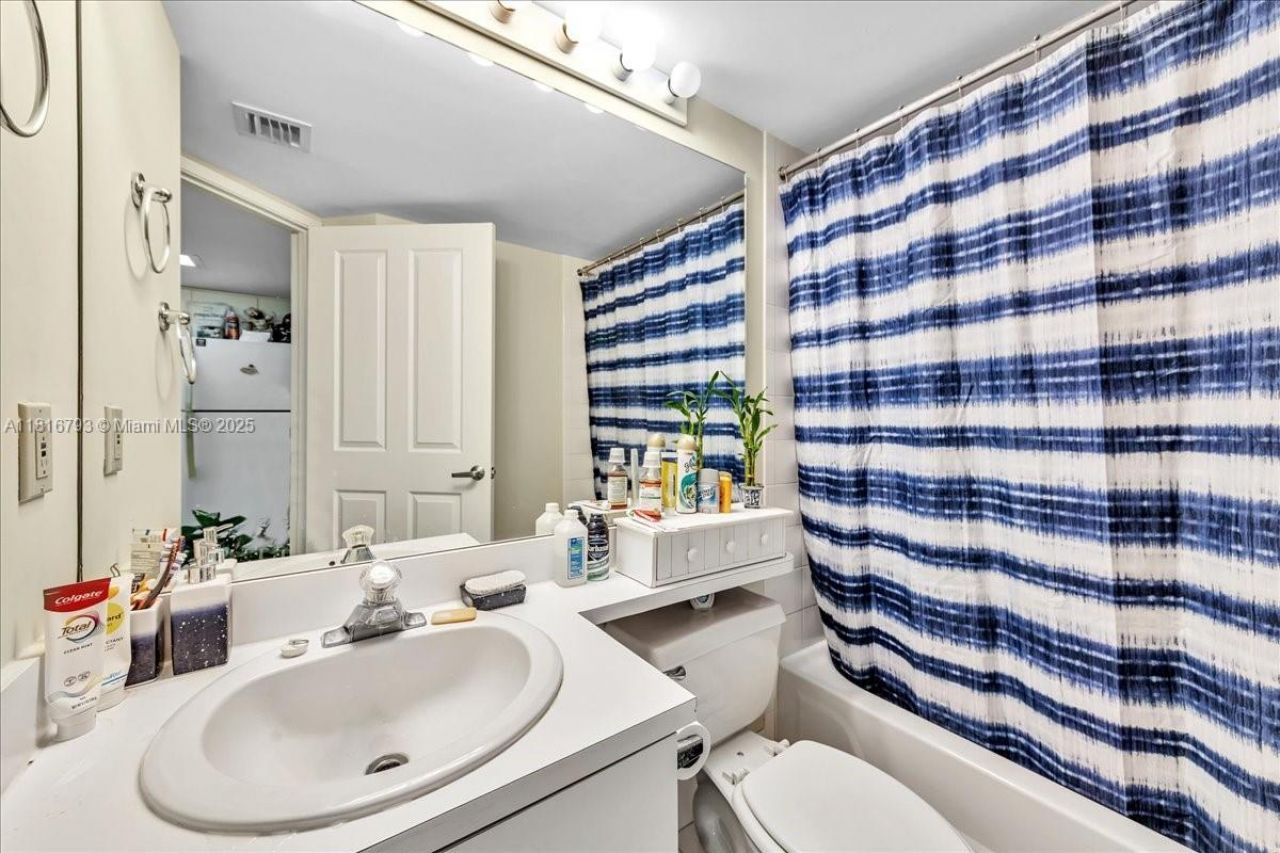 2351 Douglas Rd, Unit 1204, Miami, FL 33145 Photo