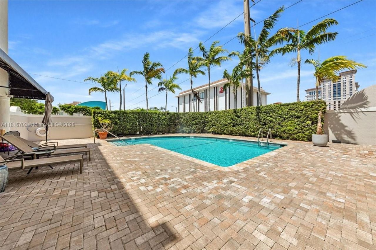 2351 Douglas Rd, Unit 1204, Miami, FL 33145 Photo