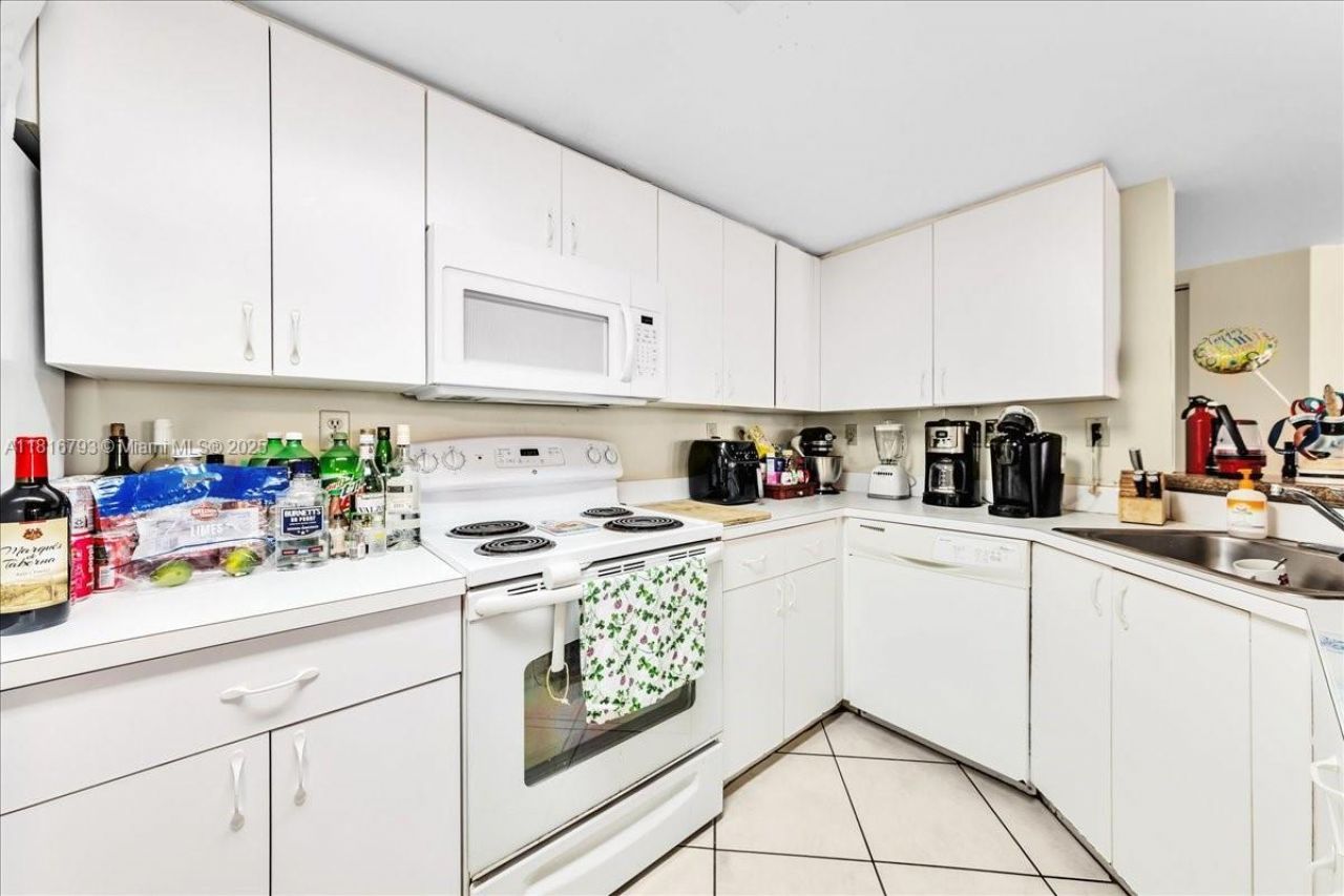 2351 Douglas Rd, Unit 1204, Miami, FL 33145 Photo