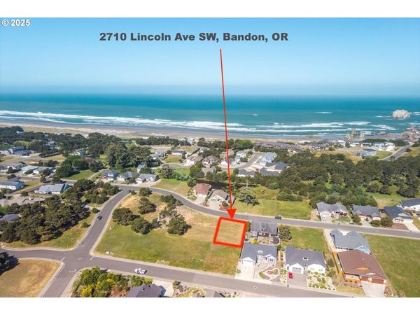 2710 Lincoln SW AVE, Unit 200, Bandon, OR 97411