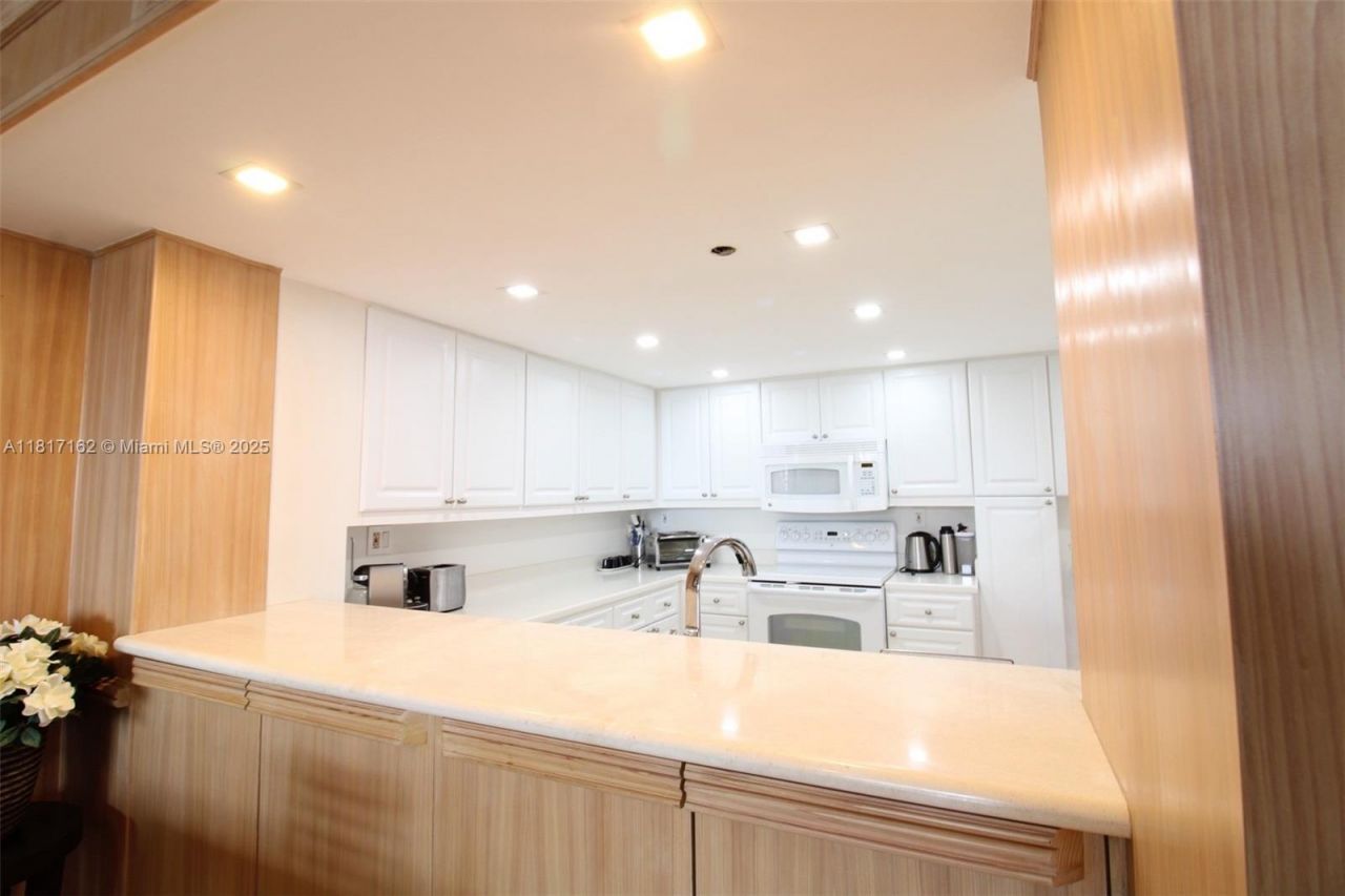 151 Crandon Blvd, Unit 702, Key Biscayne, FL 33149 Photo