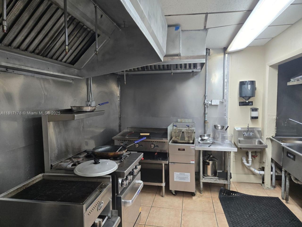 1426 W 49 St, Hialeah, FL 33012 Photo