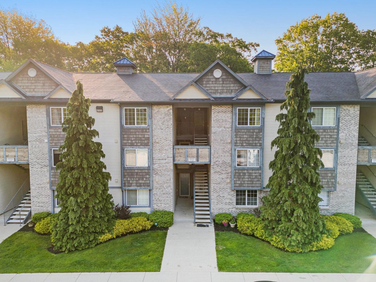 18372 N Ridge Court, Unit 12, Spring Lake, MI 49456 Main Photo