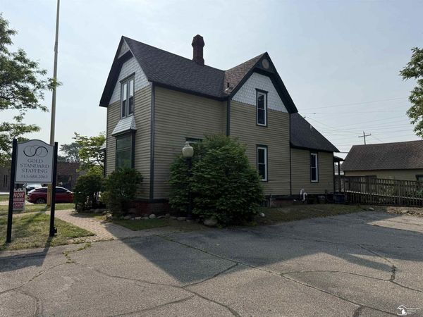 34905 E Michigan Avenue, Wayne, MI 48184