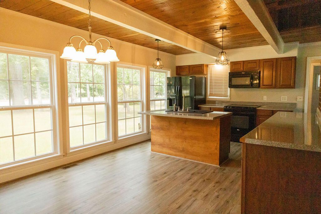 1044 Academy Road Photo 13