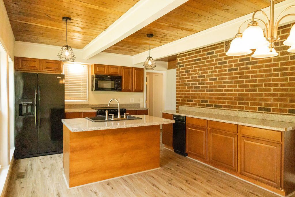 1044 Academy Road Photo 15