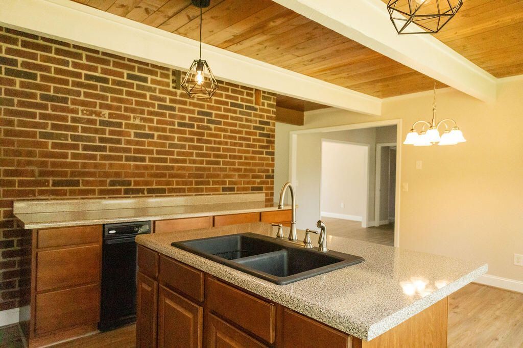 1044 Academy Road Photo 16