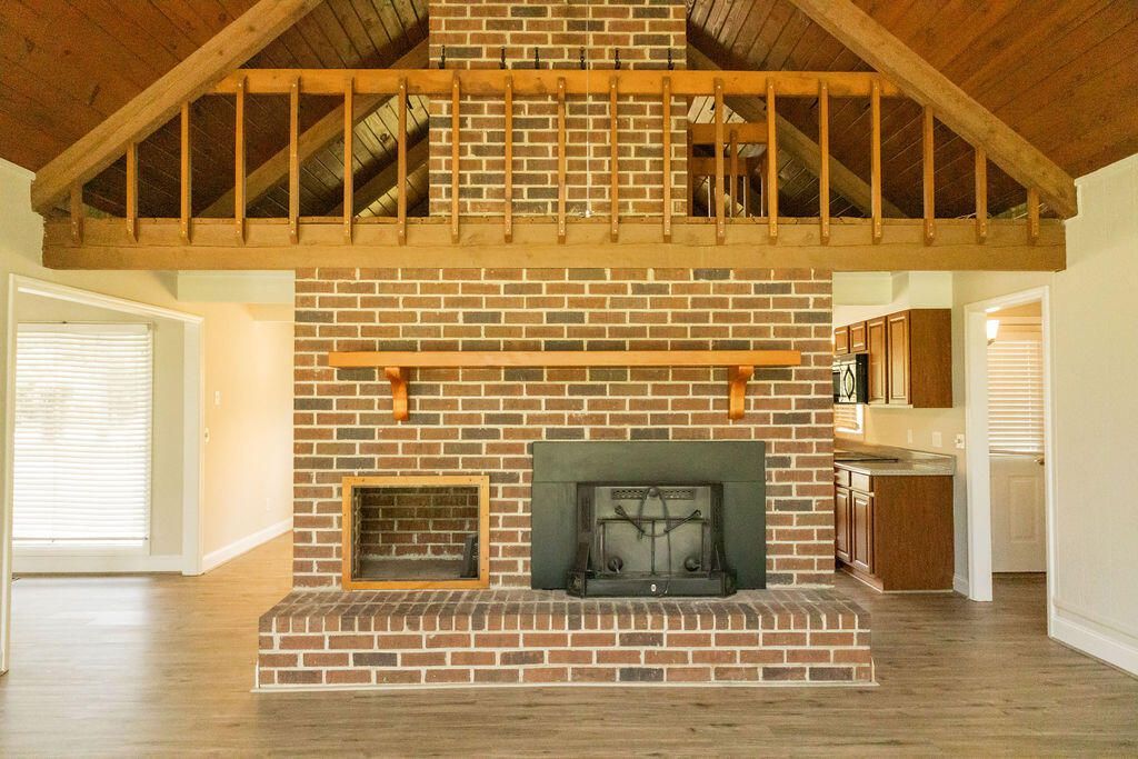 1044 Academy Road Photo 17