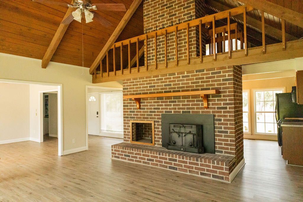 1044 Academy Road Photo 18