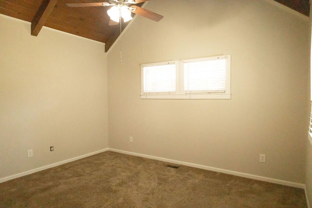 1044 Academy Road Photo 22