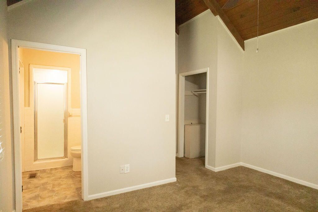 1044 Academy Road Photo 23