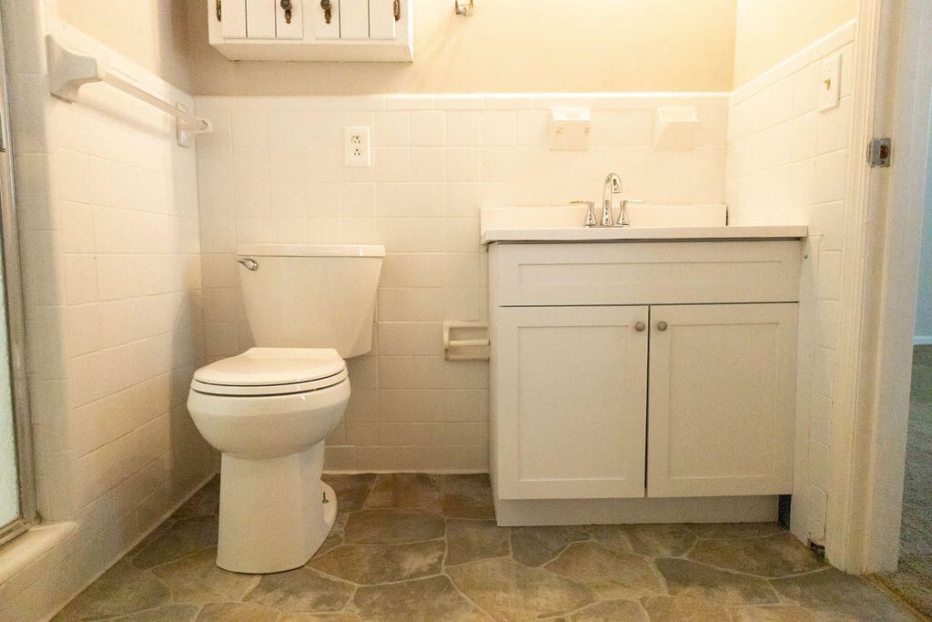 1044 Academy Road Photo 25