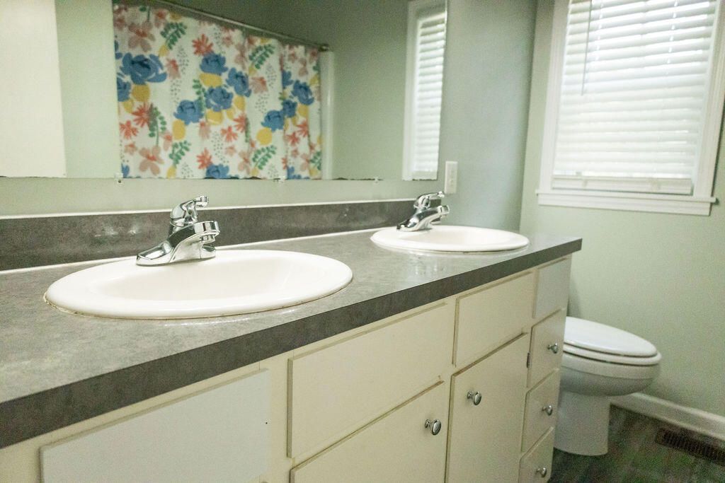 1044 Academy Road Photo 31