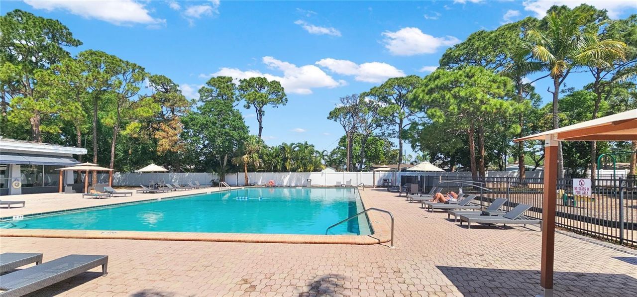 2700 Coconut Bay Lane, Unit 419, Sarasota, FL 34237 Photo