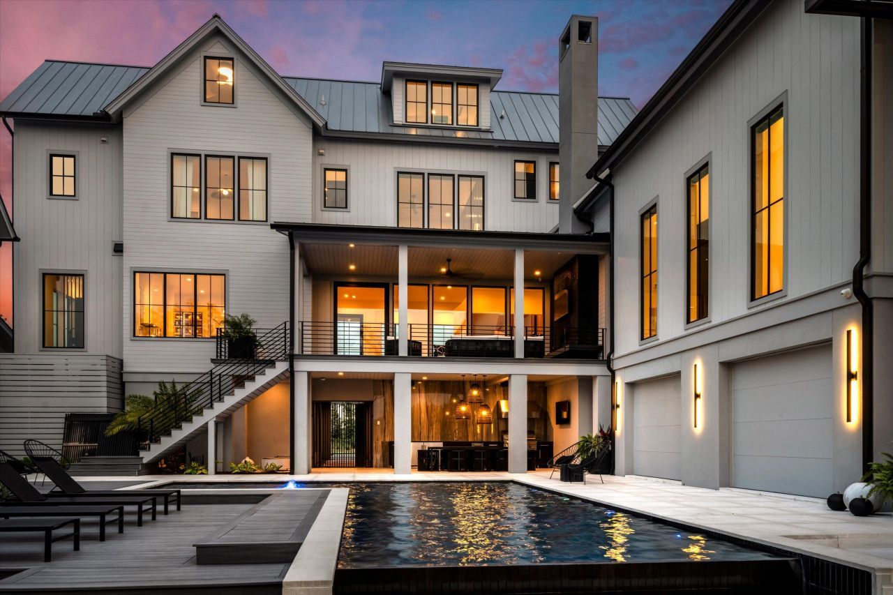 156 Nobels Point Street Photo 2