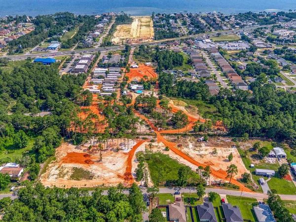 8982 Navarre Pkwy, Navarre, FL 32566