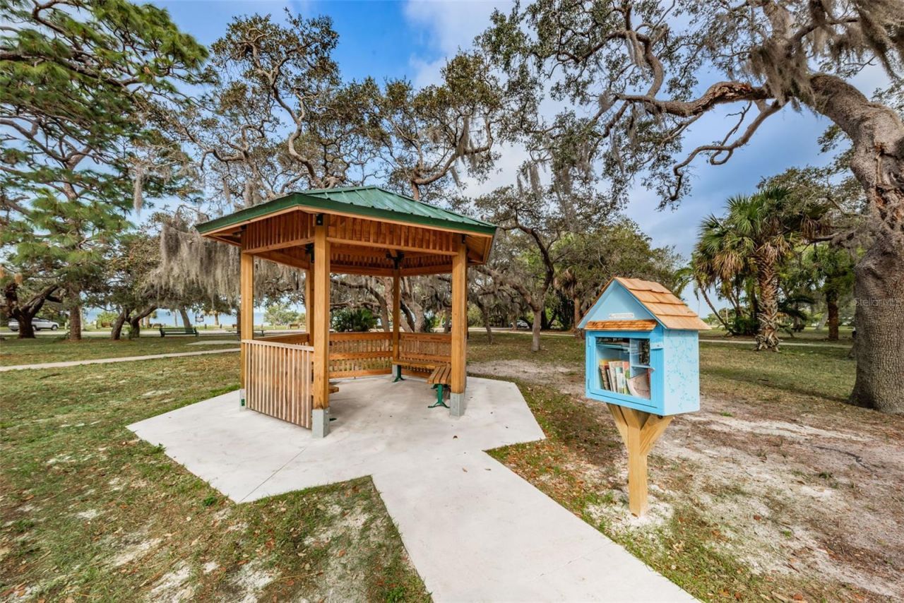 394 Georgia Avenue, Crystal Beach, FL 34681 Photo