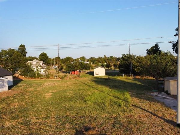 305 Ussery Street, Bowie, TX 76230