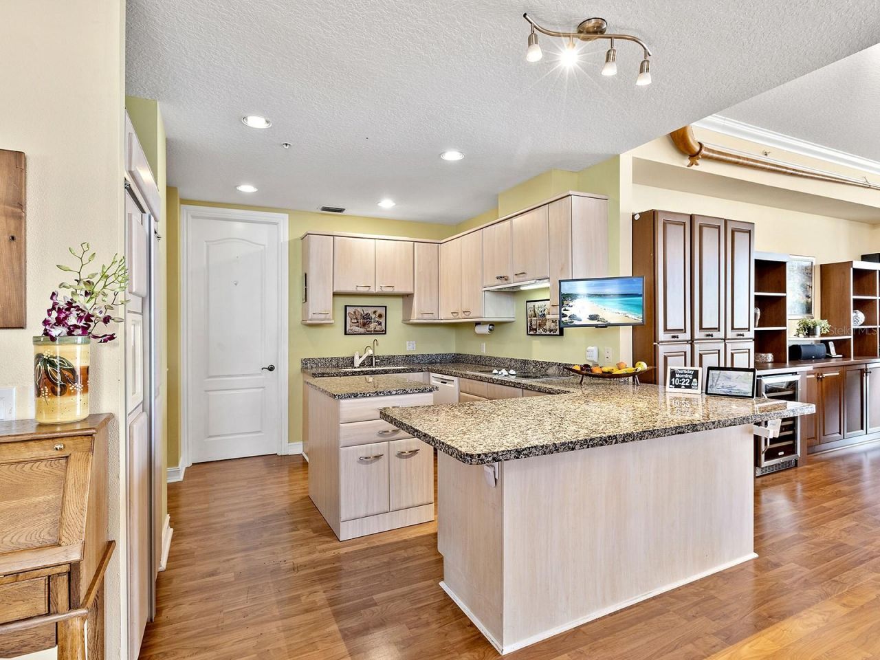 1233 N Gulfstream Avenue, Unit 401, Sarasota, FL 34236 Photo