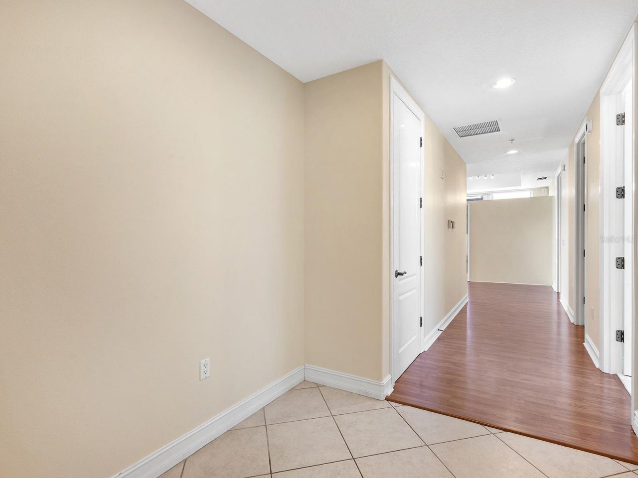 1233 N Gulfstream Avenue, Unit 401, Sarasota, FL 34236 Photo