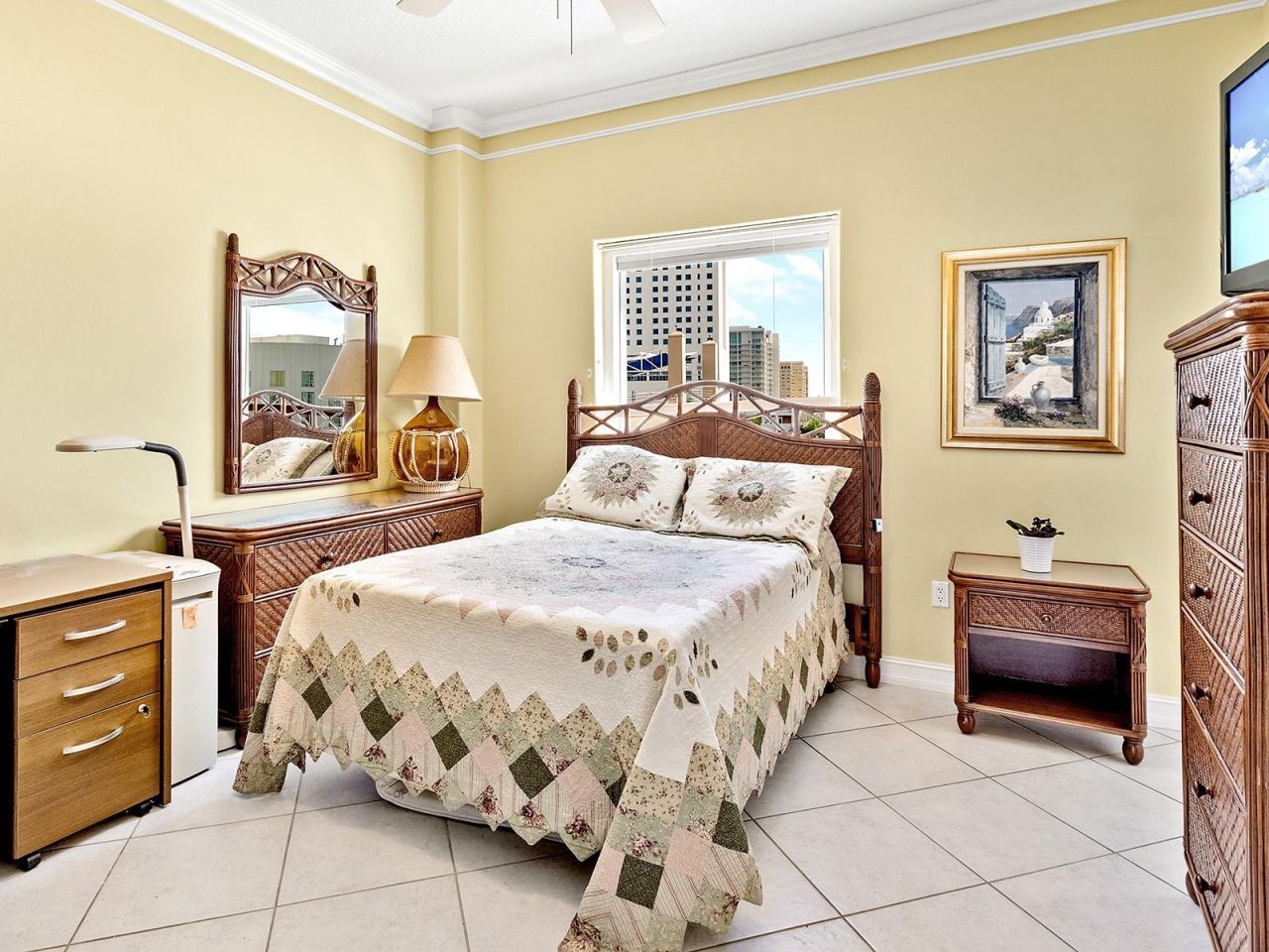 1233 N Gulfstream Avenue, Unit 401, Sarasota, FL 34236 Photo