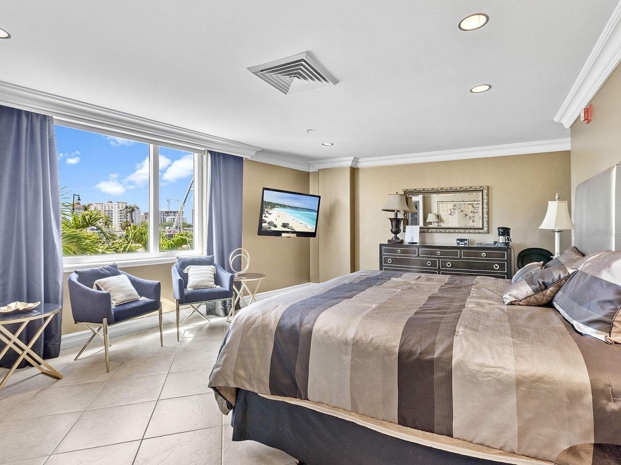 1233 N Gulfstream Avenue, Unit 401, Sarasota, FL 34236 Photo