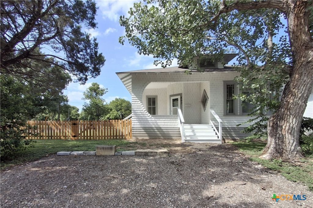 492 E Avenue R, Belton, TX 76513 Main Photo