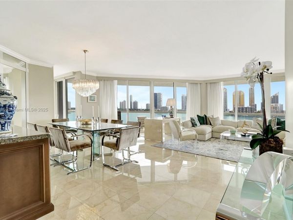 2600 Island Blvd, Unit 904, Aventura, FL 33160