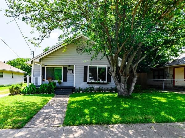 211 Huron Street, Cleburne, TX 76031