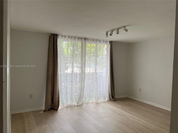 1740 NW N River Dr, Unit 221, Miami, FL 33125