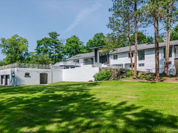 452 E Shore Road, Great Neck, NY 11024