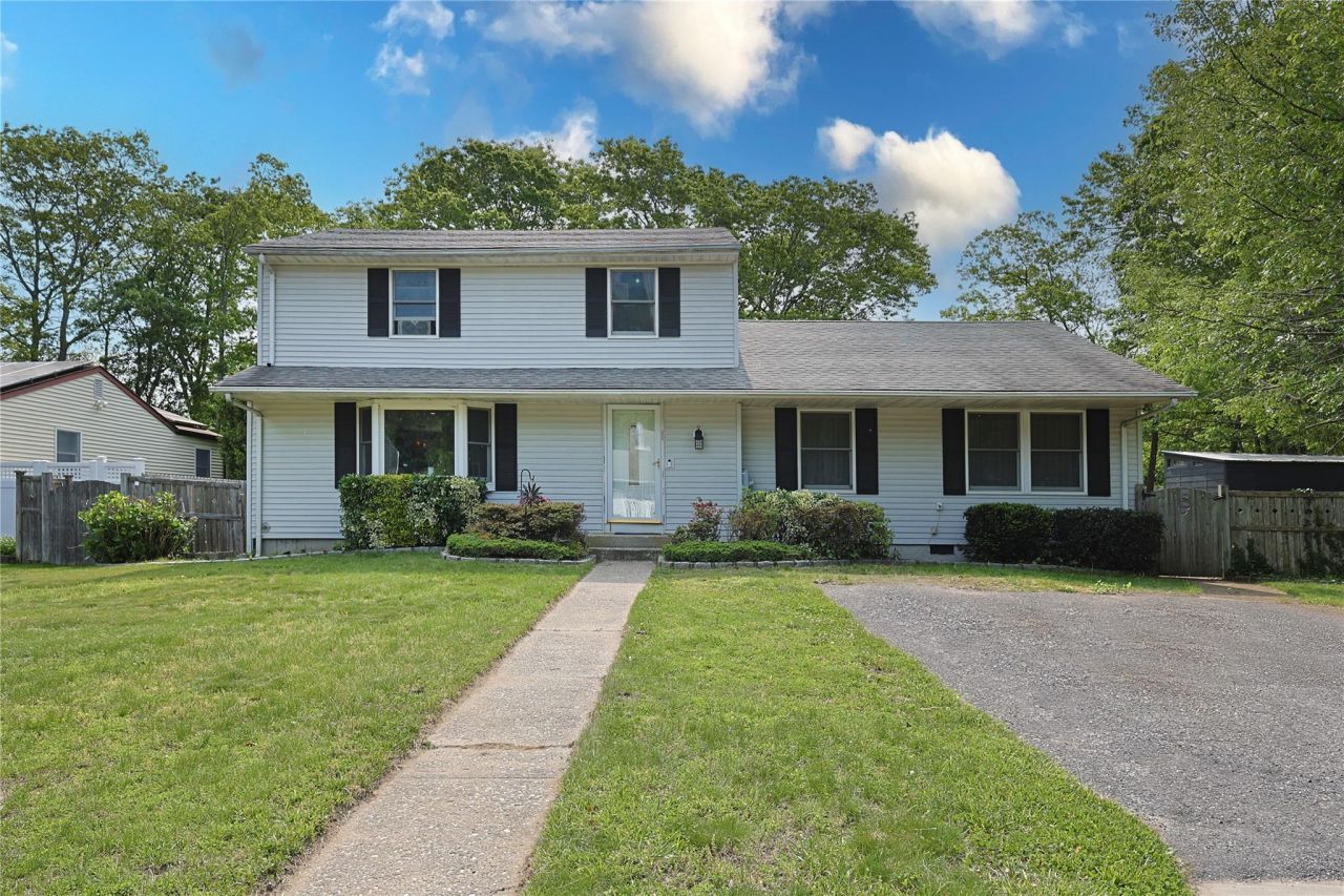 33 Highview Lane, Ridge, NY 11961 Main Photo