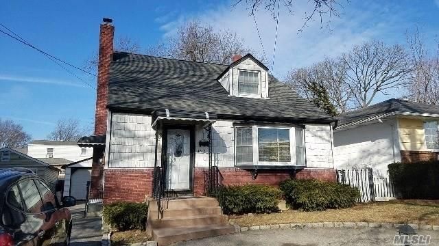 492 Pershing Boulevard, Rockville Centre, NY 11570 Main Photo