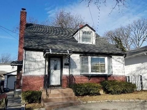 492 Pershing Boulevard, Rockville Centre, NY 11570
