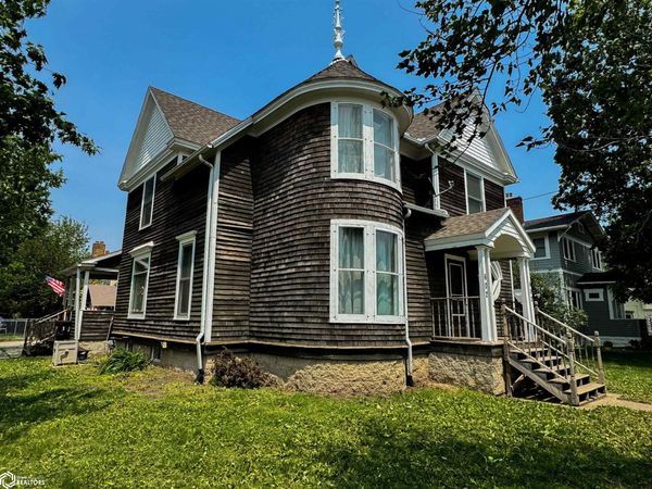 602 Central Avenue E, Hampton, IA 50441