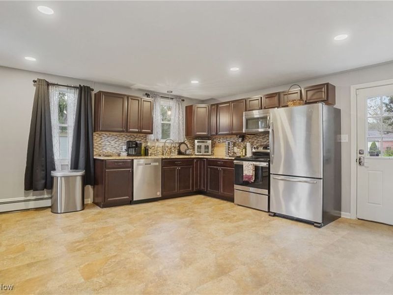 5433 Fleetwood Avenue NW, Canton, OH 44718 Photo 11