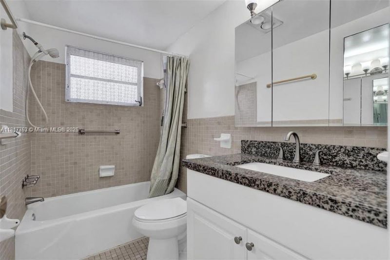 180 NE 12th Ave, Unit 14A, Hallandale Beach, FL 33009 Photo