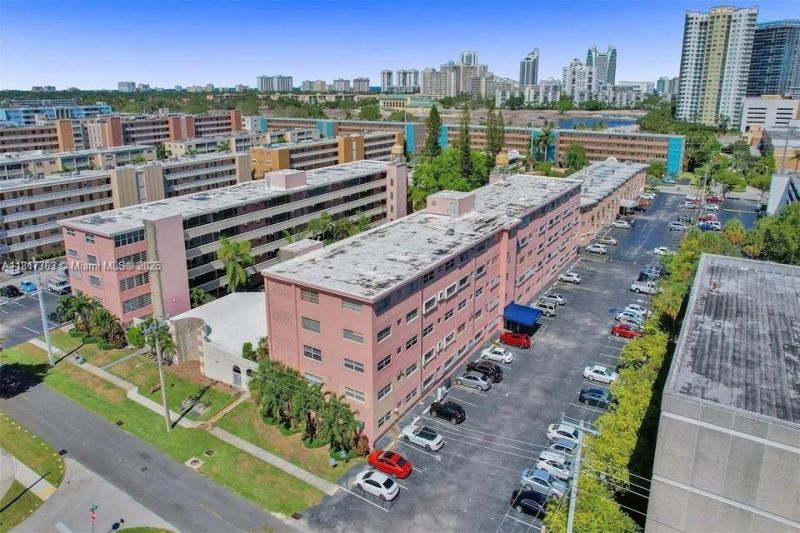 180 NE 12th Ave, Unit 14A, Hallandale Beach, FL 33009 Photo