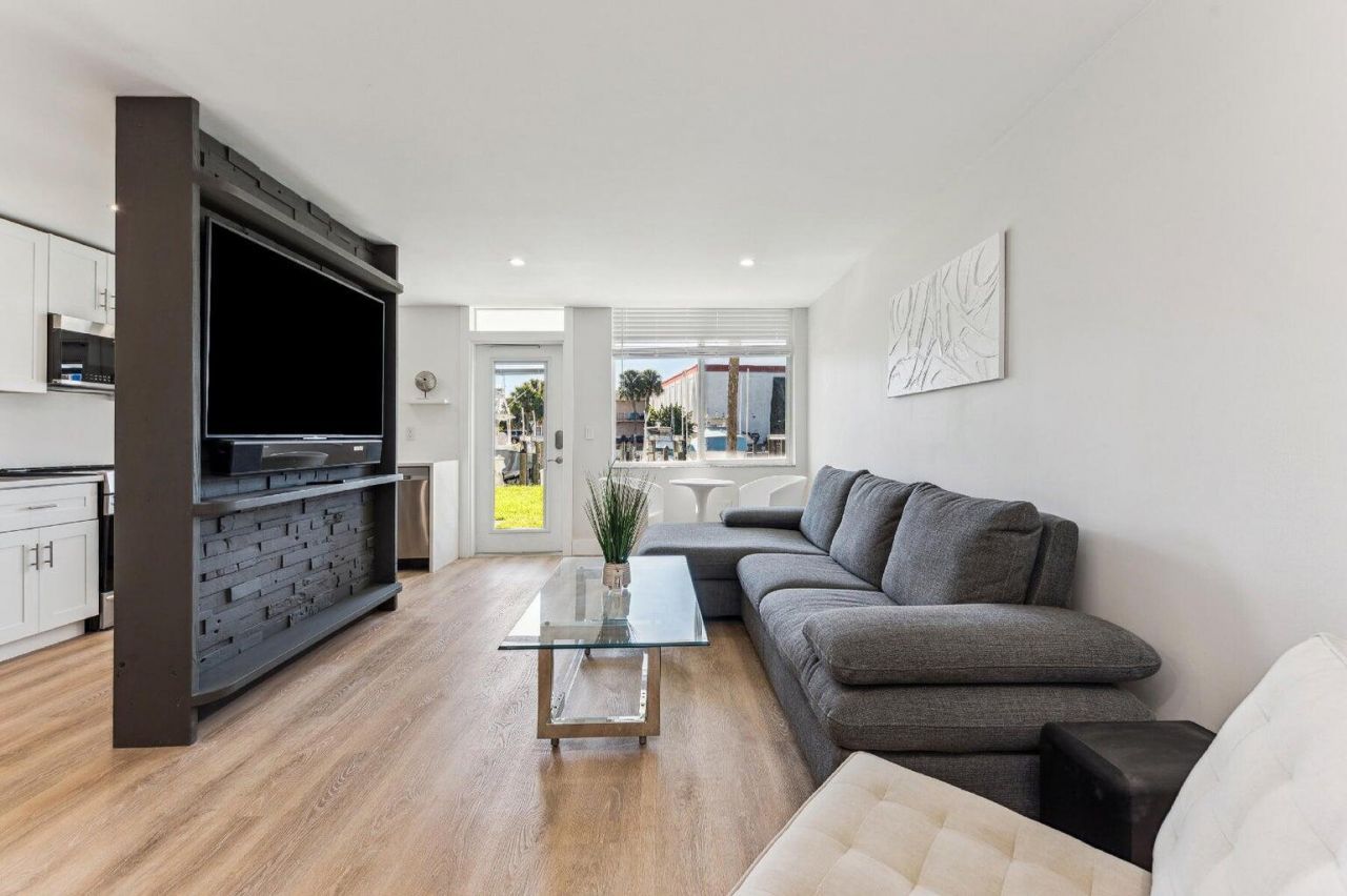 108 Paradise Harbour Boulevard, Unit 107, North Palm Beach, FL 33408 Photo