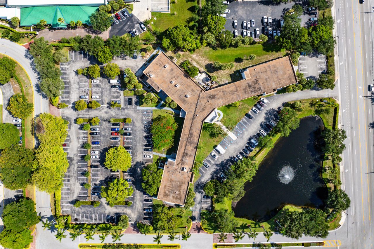 555 SW 12th Avenue, Pompano Beach, FL 33064 Photo