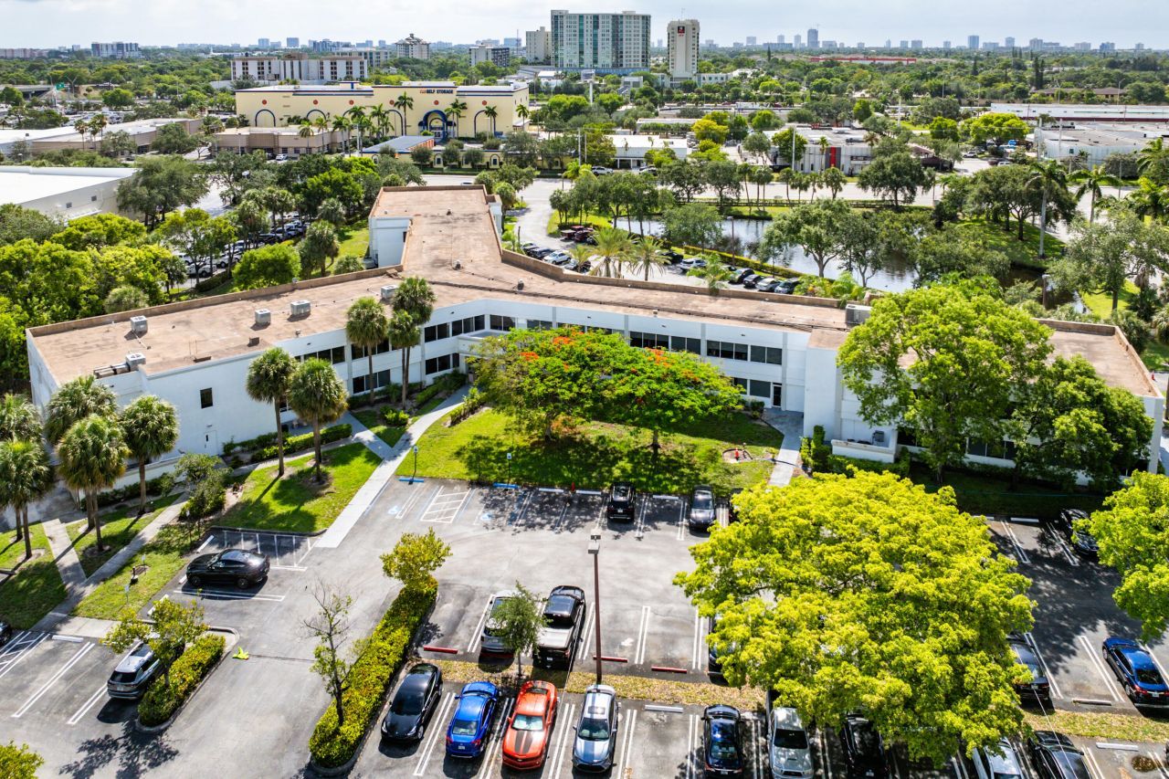 555 SW 12th Avenue, Pompano Beach, FL 33064 Photo