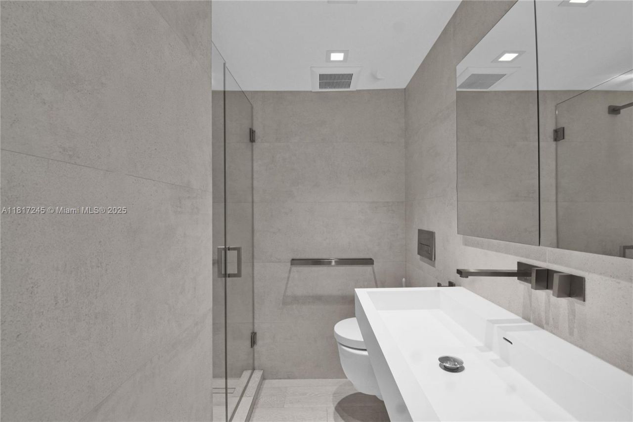 5700 Collins Ave, Unit 7A, Miami Beach, FL 33140 Photo