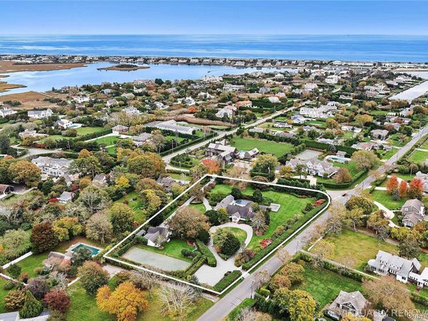 22 Bayfield Lane, Westhampton Beach, NY 11978