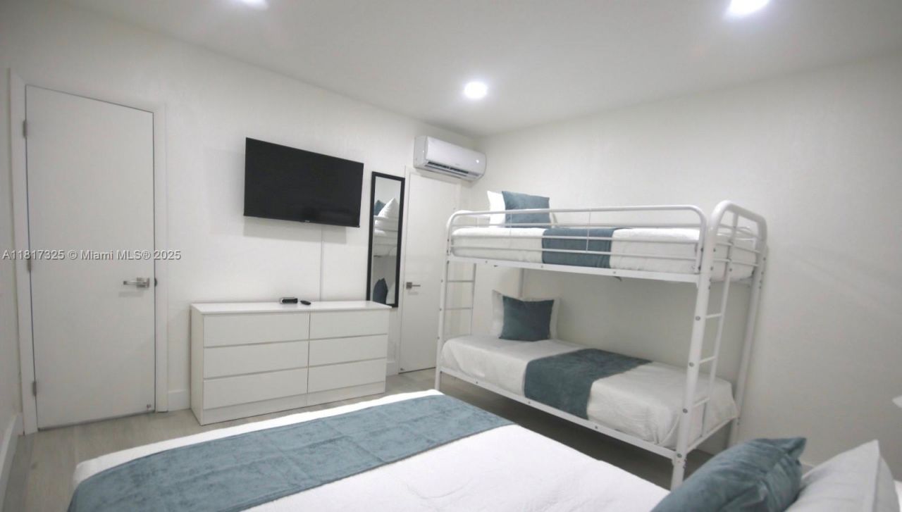 251 NW 57th Ave, Miami, FL 33126 Photo